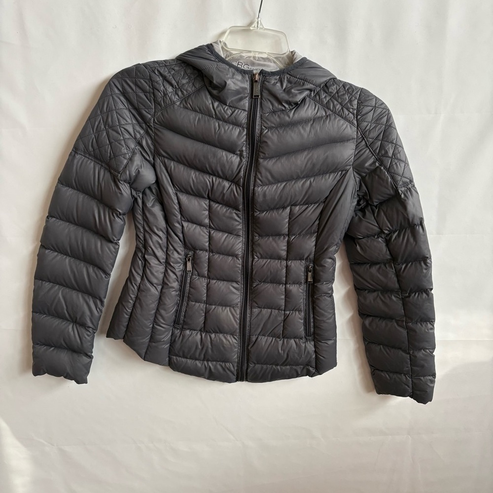 BCBGeneration Quilted Hooded Puffer Jacket - Charcoal Gray. Size XS. INV25/444